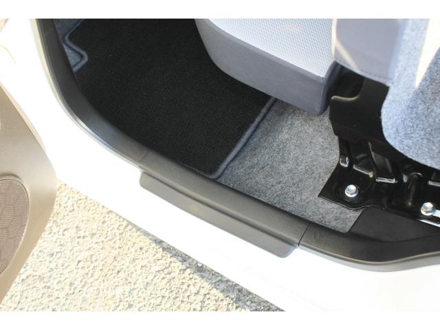 アルト ＶＰ　５速ＭＴ　Ｒ０６Ａ直３ＤＯＨＣ　エアコン　パワステ　純正ラジオチューナー　キーレスキー　Ｗエアバック　ＡＢＳレス車　フロントドアバイザー　フロアーマット　禁煙車（45枚目）