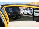 プライバシーガラスです。車内が見えにくいのでプライバシ-が確保されます。また、夏は冷房の効果担保にも役立ちます。エアコンを控えめにすれば燃費向上も見込めますね! 0078-6042-7716まで