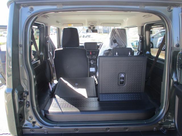 ジムニー XC 届出済未使用車/4WD/ターボ/純正アルミ/衝突軽減ブレーキ/横滑り防止/スマートキー/アイドリングストップ/オートエアコン/両席シートヒーター/クルーズコントロール/フォグランプ/LEDヘッドライト(9枚目)