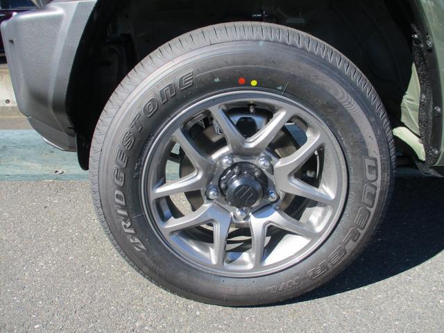 ジムニー XC 届出済未使用車/4WD/ターボ/純正アルミ/衝突軽減ブレーキ/横滑り防止/スマートキー/アイドリングストップ/オートエアコン/両席シートヒーター/クルーズコントロール/フォグランプ/LEDヘッドライト(19枚目)