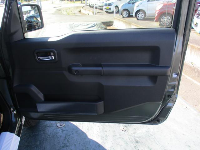 ジムニー XC 届出済未使用車/4WD/ターボ/純正アルミ/衝突軽減ブレーキ/横滑り防止/スマートキー/アイドリングストップ/オートエアコン/両席シートヒーター/クルーズコントロール/フォグランプ/LEDヘッドライト(30枚目)