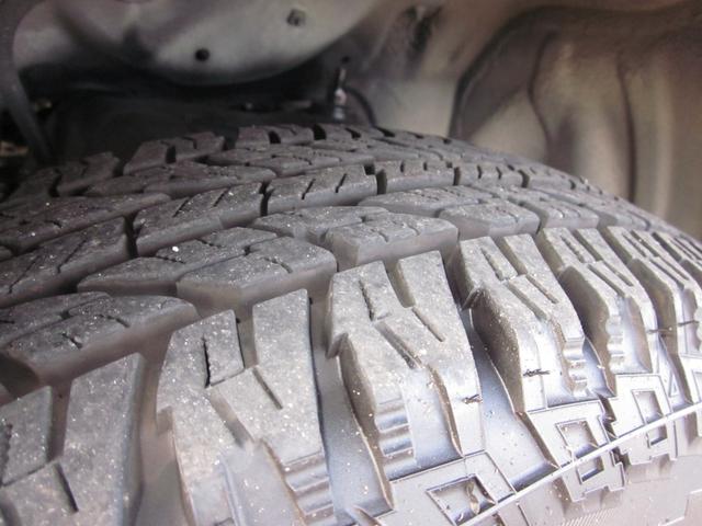 ジムニー クロスアドベンチャーＸＣ　４ＷＤ／５速／ターボ／純正アルミホイール／シートヒーター／フォグランプ／タイミングチェーン仕様（19枚目）