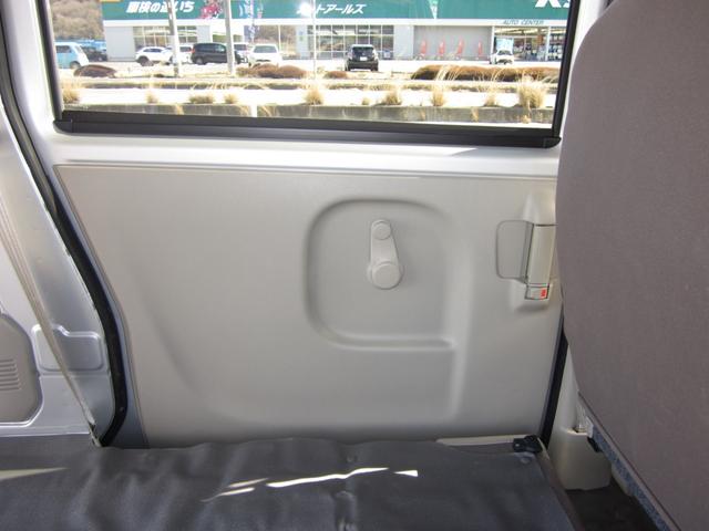 エブリイ ＰＡリミテッド　４ＷＤＡＵＴＯ／パワーウインドウ／キーレス／衝突軽減ブレーキ／横滑り防止／アイドリングストップ／パーキングセンサー／オートマチックハイビーム（25枚目）