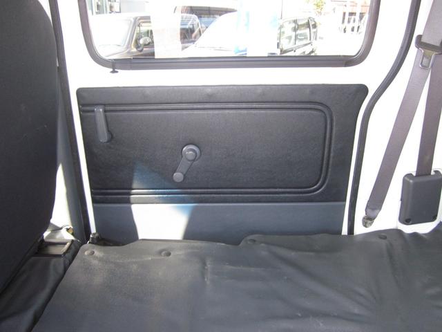 ハイゼットカーゴ デラックスリミテッド　４ＷＤ／ハイルーフ／パワーウインドウ／キーレス（27枚目）