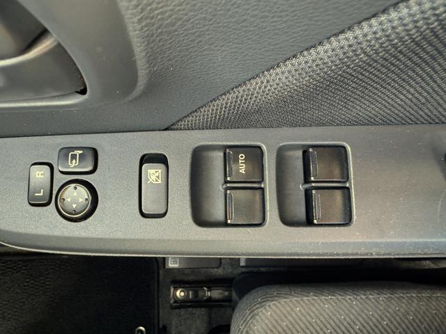 ワゴンＲ ＦＸ　ＣＤステレオ／シートヒーター／車検整備渡し　ＣＤプレーヤー［ＡＭ／ＦＭラジオ付］　シートヒーター　オートエアコン　アイドリングストップ　衝突安全ボディ　盗難防止システム　ＣＶＴ　４輪ＡＢＳ　キーレスエトリー（32枚目）