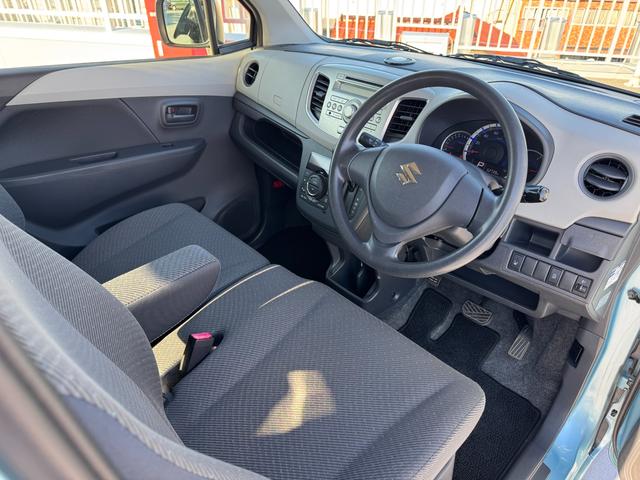 ワゴンＲ ＦＸ　ＣＤステレオ／シートヒーター／車検整備渡し　ＣＤプレーヤー［ＡＭ／ＦＭラジオ付］　シートヒーター　オートエアコン　アイドリングストップ　衝突安全ボディ　盗難防止システム　ＣＶＴ　４輪ＡＢＳ　キーレスエトリー（33枚目）