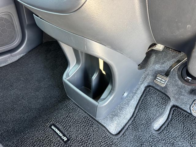 ワゴンＲ ＦＸ　ＣＤステレオ／シートヒーター／車検整備渡し　ＣＤプレーヤー［ＡＭ／ＦＭラジオ付］　シートヒーター　オートエアコン　アイドリングストップ　衝突安全ボディ　盗難防止システム　ＣＶＴ　４輪ＡＢＳ　キーレスエトリー（48枚目）