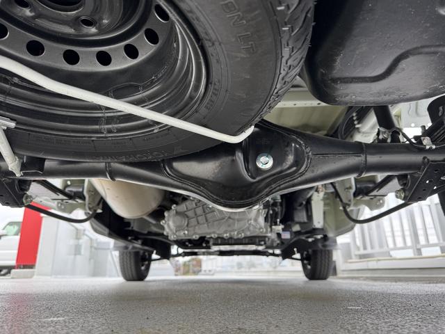 スーパーキャリイ L パートタイム4WD/4AT 5型 衝突被害軽減システム 禁煙車 スズキセーフティーサポート 4WD 衝突被害軽減システム アイドリングストップ 横滑り防止機能 衝突安全ボディ オートライト(18枚目)