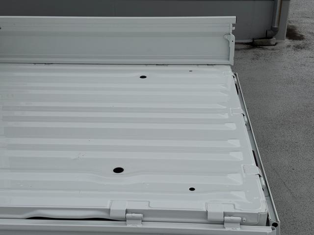 スーパーキャリイ L パートタイム4WD/4AT 5型 衝突被害軽減システム 禁煙車 スズキセーフティーサポート 4WD 衝突被害軽減システム アイドリングストップ 横滑り防止機能 衝突安全ボディ オートライト(28枚目)