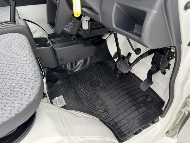 スーパーキャリイ L パートタイム4WD/4AT 5型 衝突被害軽減システム 禁煙車 スズキセーフティーサポート 4WD 衝突被害軽減システム アイドリングストップ 横滑り防止機能 衝突安全ボディ オートライト(43枚目)