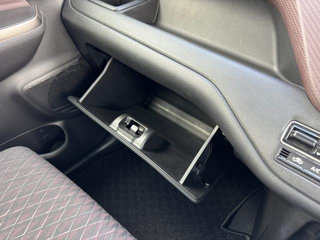 ソリオバンディット ＨＹＢＲＩＤ　ＳＶ　５ＡＧＳ　全方位モニタ用カメラＰＫＧ　全方位モニター用カメラパッケージ　オートライト　電動スライドドア　プッシュスタート　シートヒーター　オートエアコン　スズキセーフティーサポート　衝突被害軽減システム　アイドリングストップ　横滑り防止（61枚目）