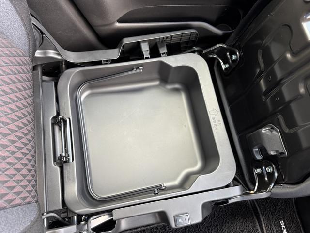 ソリオバンディット ＨＹＢＲＩＤ　ＳＶ　５ＡＧＳ　全方位モニタ用カメラＰＫＧ　全方位モニター用カメラパッケージ　オートライト　電動スライドドア　プッシュスタート　シートヒーター　オートエアコン　スズキセーフティーサポート　衝突被害軽減システム　アイドリングストップ　横滑り防止（62枚目）