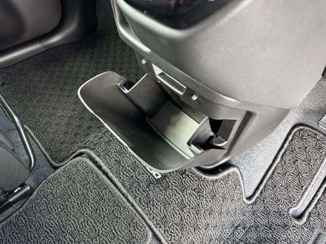 ソリオバンディット ＨＹＢＲＩＤ　ＳＶ　５ＡＧＳ　全方位モニタ用カメラＰＫＧ　全方位モニター用カメラパッケージ　オートライト　電動スライドドア　プッシュスタート　シートヒーター　オートエアコン　スズキセーフティーサポート　衝突被害軽減システム　アイドリングストップ　横滑り防止（63枚目）