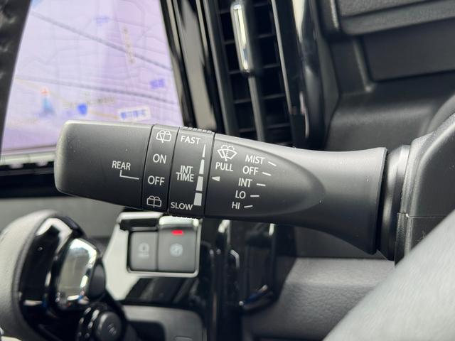 ソリオバンディット ＨＹＢＲＩＤ　ＭＶ　３型　ＤＳＢＳＩＩ／１０型メモリーナビ　デュアルセンサーブレーキサポートＩＩ　１０インチメモリーナビ　オートライト　Ｂｌｕｅｔｏｏｔｈ　電動スライドドア　電動パーキングブレーキ　プッシュスタート　シートヒーター　オートエアコン　禁煙車（35枚目）