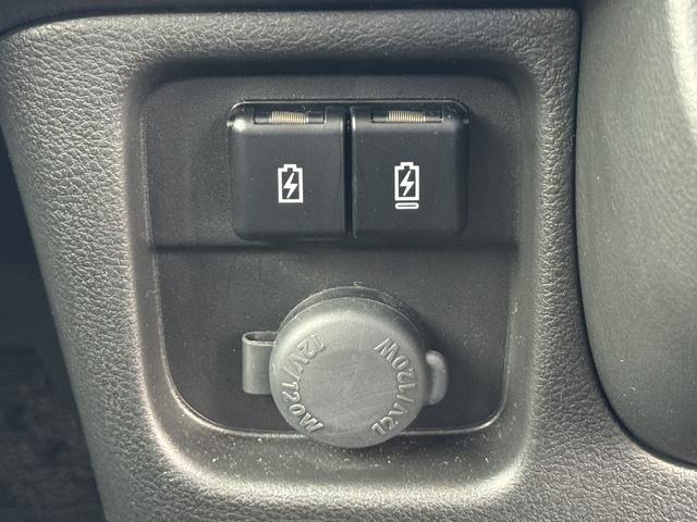 ソリオバンディット ＨＹＢＲＩＤ　ＭＶ　３型　ＤＳＢＳＩＩ／１０型メモリーナビ　デュアルセンサーブレーキサポートＩＩ　１０インチメモリーナビ　オートライト　Ｂｌｕｅｔｏｏｔｈ　電動スライドドア　電動パーキングブレーキ　プッシュスタート　シートヒーター　オートエアコン　禁煙車（40枚目）