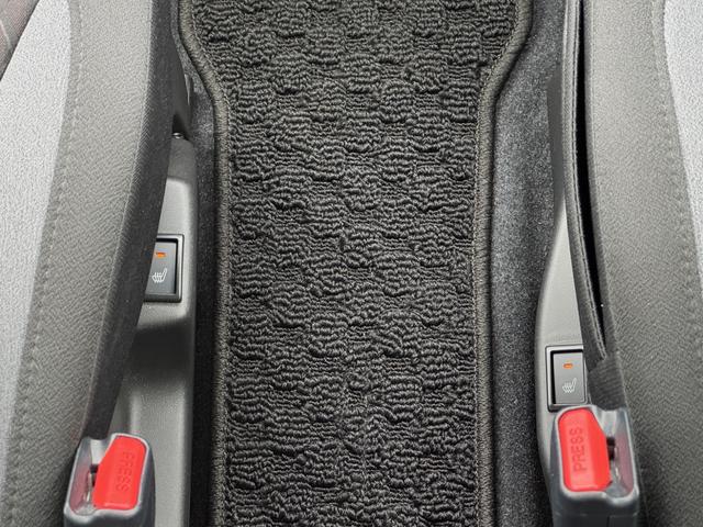 ソリオバンディット ＨＹＢＲＩＤ　ＭＶ　３型　ＤＳＢＳＩＩ／１０型メモリーナビ　デュアルセンサーブレーキサポートＩＩ　１０インチメモリーナビ　オートライト　Ｂｌｕｅｔｏｏｔｈ　電動スライドドア　電動パーキングブレーキ　プッシュスタート　シートヒーター　オートエアコン　禁煙車（44枚目）