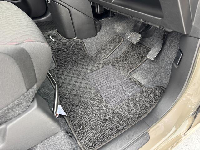 ソリオバンディット ＨＹＢＲＩＤ　ＭＶ　３型　ＤＳＢＳＩＩ／１０型メモリーナビ　デュアルセンサーブレーキサポートＩＩ　１０インチメモリーナビ　オートライト　Ｂｌｕｅｔｏｏｔｈ　電動スライドドア　電動パーキングブレーキ　プッシュスタート　シートヒーター　オートエアコン　禁煙車（47枚目）