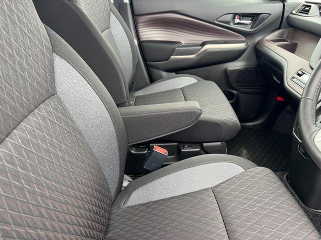 ソリオバンディット ＨＹＢＲＩＤ　ＭＶ　３型　ＤＳＢＳＩＩ／１０型メモリーナビ　デュアルセンサーブレーキサポートＩＩ　１０インチメモリーナビ　オートライト　Ｂｌｕｅｔｏｏｔｈ　電動スライドドア　電動パーキングブレーキ　プッシュスタート　シートヒーター　オートエアコン　禁煙車（50枚目）