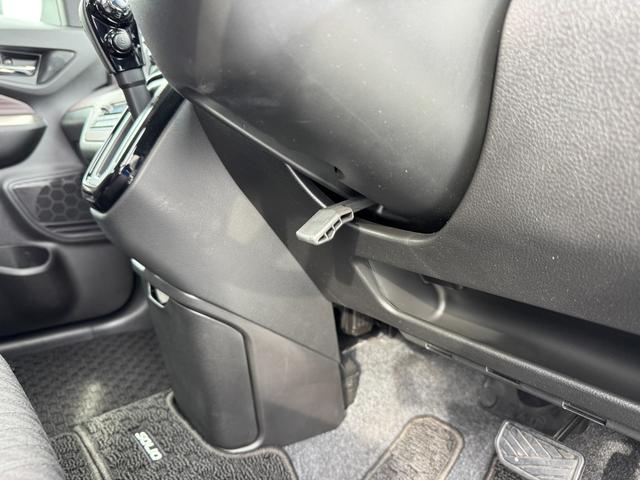 ソリオバンディット ＨＹＢＲＩＤ　ＭＶ　３型　ＤＳＢＳＩＩ／１０型メモリーナビ　デュアルセンサーブレーキサポートＩＩ　１０インチメモリーナビ　オートライト　Ｂｌｕｅｔｏｏｔｈ　電動スライドドア　電動パーキングブレーキ　プッシュスタート　シートヒーター　オートエアコン　禁煙車（52枚目）