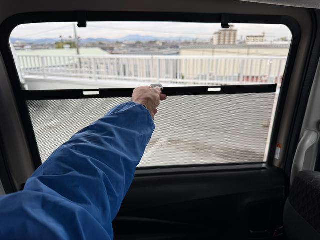 ソリオバンディット ＨＹＢＲＩＤ　ＭＶ　３型　ＤＳＢＳＩＩ／１０型メモリーナビ　デュアルセンサーブレーキサポートＩＩ　１０インチメモリーナビ　オートライト　Ｂｌｕｅｔｏｏｔｈ　電動スライドドア　電動パーキングブレーキ　プッシュスタート　シートヒーター　オートエアコン　禁煙車（56枚目）