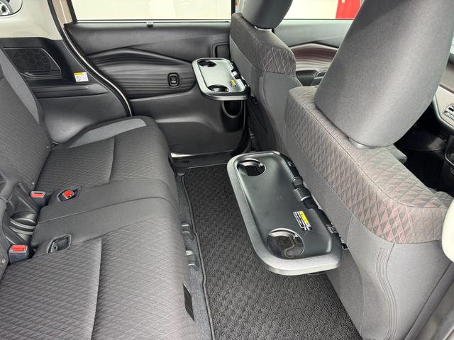 ソリオバンディット ＨＹＢＲＩＤ　ＭＶ　３型　ＤＳＢＳＩＩ／１０型メモリーナビ　デュアルセンサーブレーキサポートＩＩ　１０インチメモリーナビ　オートライト　Ｂｌｕｅｔｏｏｔｈ　電動スライドドア　電動パーキングブレーキ　プッシュスタート　シートヒーター　オートエアコン　禁煙車（57枚目）