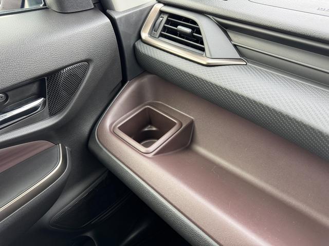 ソリオバンディット ＨＹＢＲＩＤ　ＭＶ　３型　ＤＳＢＳＩＩ／１０型メモリーナビ　デュアルセンサーブレーキサポートＩＩ　１０インチメモリーナビ　オートライト　Ｂｌｕｅｔｏｏｔｈ　電動スライドドア　電動パーキングブレーキ　プッシュスタート　シートヒーター　オートエアコン　禁煙車（61枚目）