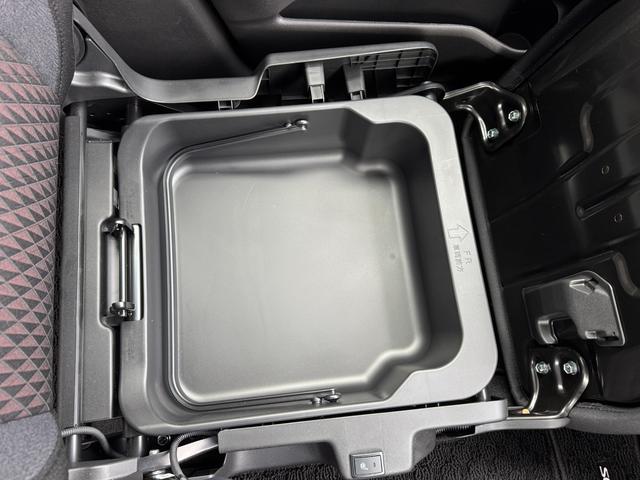 ソリオバンディット ＨＹＢＲＩＤ　ＭＶ　３型　ＤＳＢＳＩＩ／１０型メモリーナビ　デュアルセンサーブレーキサポートＩＩ　１０インチメモリーナビ　オートライト　Ｂｌｕｅｔｏｏｔｈ　電動スライドドア　電動パーキングブレーキ　プッシュスタート　シートヒーター　オートエアコン　禁煙車（63枚目）