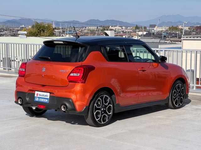 スイフトスポーツ ６ＡＴ　４型　バックアイカメラ付ナビ／ドラレコ／ＥＴＣ　ドライブレコーダー　バックカメラ　オートライト　Ｂｌｕｅｔｏｏｔｈ　純正ナビ　プッシュスタート　シートヒーター　オートエアコン　ＥＴＣ　スズキセーフティーサポート　衝突被害軽減システム　横滑り防止機能（7枚目）