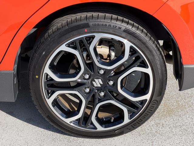 スイフトスポーツ ６ＡＴ　４型　バックアイカメラ付ナビ／ドラレコ／ＥＴＣ　ドライブレコーダー　バックカメラ　オートライト　Ｂｌｕｅｔｏｏｔｈ　純正ナビ　プッシュスタート　シートヒーター　オートエアコン　ＥＴＣ　スズキセーフティーサポート　衝突被害軽減システム　横滑り防止機能（16枚目）