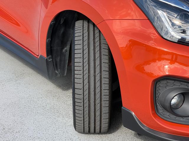 スイフトスポーツ ６ＡＴ　４型　バックアイカメラ付ナビ／ドラレコ／ＥＴＣ　ドライブレコーダー　バックカメラ　オートライト　Ｂｌｕｅｔｏｏｔｈ　純正ナビ　プッシュスタート　シートヒーター　オートエアコン　ＥＴＣ　スズキセーフティーサポート　衝突被害軽減システム　横滑り防止機能（17枚目）