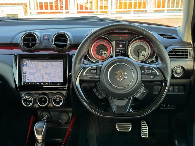 スイフトスポーツ ６ＡＴ　４型　バックアイカメラ付ナビ／ドラレコ／ＥＴＣ　ドライブレコーダー　バックカメラ　オートライト　Ｂｌｕｅｔｏｏｔｈ　純正ナビ　プッシュスタート　シートヒーター　オートエアコン　ＥＴＣ　スズキセーフティーサポート　衝突被害軽減システム　横滑り防止機能（26枚目）