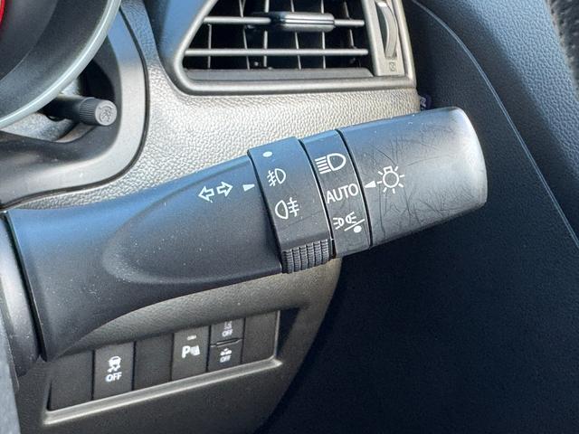 スイフトスポーツ ６ＡＴ　４型　バックアイカメラ付ナビ／ドラレコ／ＥＴＣ　ドライブレコーダー　バックカメラ　オートライト　Ｂｌｕｅｔｏｏｔｈ　純正ナビ　プッシュスタート　シートヒーター　オートエアコン　ＥＴＣ　スズキセーフティーサポート　衝突被害軽減システム　横滑り防止機能（33枚目）