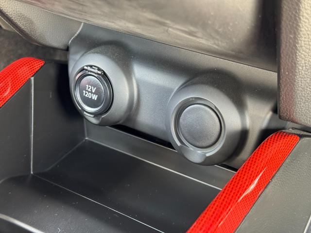 スイフトスポーツ ６ＡＴ　４型　バックアイカメラ付ナビ／ドラレコ／ＥＴＣ　ドライブレコーダー　バックカメラ　オートライト　Ｂｌｕｅｔｏｏｔｈ　純正ナビ　プッシュスタート　シートヒーター　オートエアコン　ＥＴＣ　スズキセーフティーサポート　衝突被害軽減システム　横滑り防止機能（40枚目）