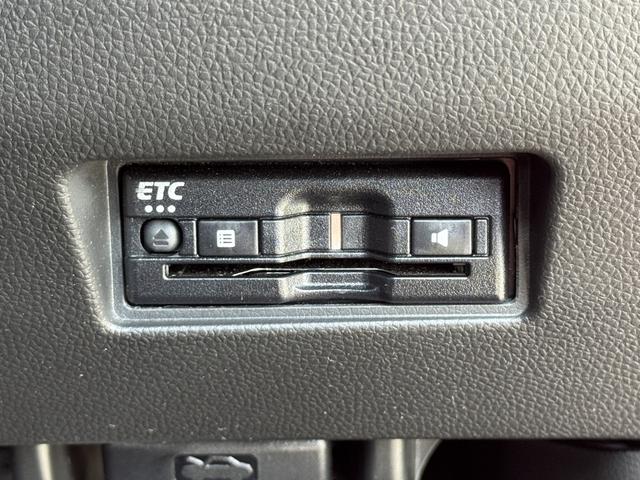 スイフトスポーツ ６ＡＴ　４型　バックアイカメラ付ナビ／ドラレコ／ＥＴＣ　ドライブレコーダー　バックカメラ　オートライト　Ｂｌｕｅｔｏｏｔｈ　純正ナビ　プッシュスタート　シートヒーター　オートエアコン　ＥＴＣ　スズキセーフティーサポート　衝突被害軽減システム　横滑り防止機能（43枚目）