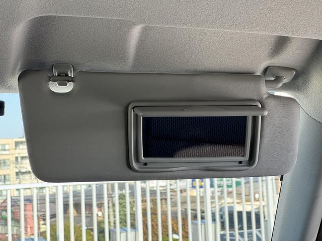 スイフトスポーツ ６ＡＴ　４型　バックアイカメラ付ナビ／ドラレコ／ＥＴＣ　ドライブレコーダー　バックカメラ　オートライト　Ｂｌｕｅｔｏｏｔｈ　純正ナビ　プッシュスタート　シートヒーター　オートエアコン　ＥＴＣ　スズキセーフティーサポート　衝突被害軽減システム　横滑り防止機能（50枚目）