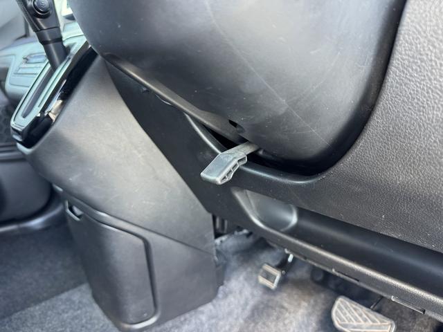 ソリオ HYBRID MX 全方位モニタ付ナビ/ETC 車検整備渡し 全方位モニター付ナビ オートライト 電動スライドドア(後席左) プッシュスタート シートヒーター オートエアコン スズキセーフティーサポート 衝突被害軽減システム アイドリングストップ 横滑り防止機能(51枚目)