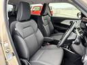 快適なフロントシート。ドライビングポジションを最適に。 運転席と助手席は厚みのあるシートで快適な乗り心地です。