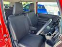 快適なフロントシート。ドライビングポジションを最適に。 運転席と助手席は厚みのあるシートで快適な乗り心地です。