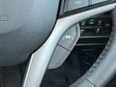 「車線をはみ出さない」をサポート。車線の内側に戻すようにステアリング操作を支援します。車線の内側に戻すようにステアリング操作を支援します。車線逸脱抑制機能ON/OFFスイッチ。