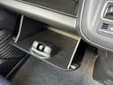 車検証入れなどが収納できるグローブボックス