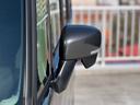狭い駐車場でも安心。スイッチ操作だけでドアミラーの格納展開が可能。電動格納式リモコンドアミラー!