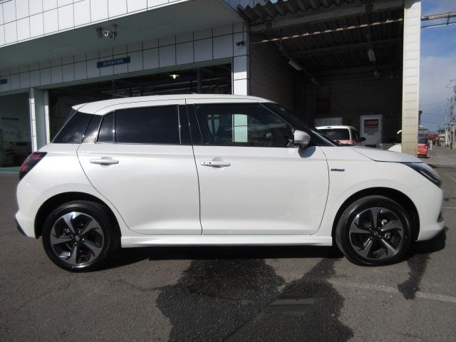 スイフト HYBRID MZ コネクト対応全方位カメラ付9インチナビ オートライト Bluetooth 純正ナビ プッシュスタート シートヒーター オートエアコン スズキセーフティーサポート 4WD 衝突被害軽減システム アイドリングストップ 横滑り防止機能(9枚目)