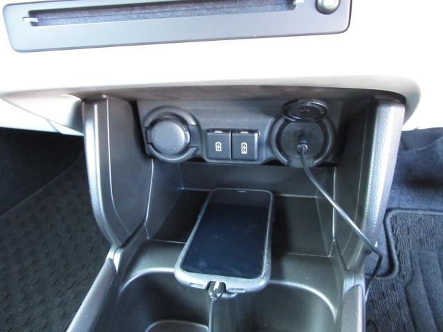 スイフト HYBRID MZ コネクト対応全方位カメラ付9インチナビ オートライト Bluetooth 純正ナビ プッシュスタート シートヒーター オートエアコン スズキセーフティーサポート 4WD 衝突被害軽減システム アイドリングストップ 横滑り防止機能(22枚目)