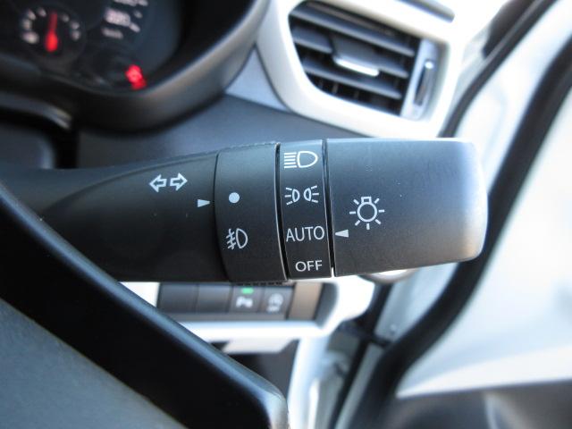 スイフト HYBRID MZ コネクト対応全方位カメラ付9インチナビ オートライト Bluetooth 純正ナビ プッシュスタート シートヒーター オートエアコン スズキセーフティーサポート 4WD 衝突被害軽減システム アイドリングストップ 横滑り防止機能(32枚目)