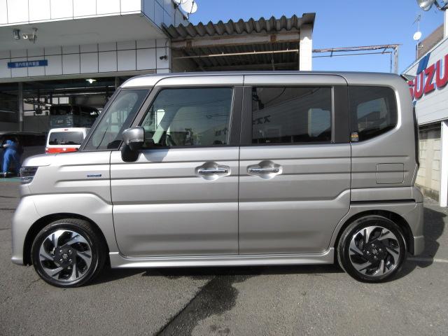 スペーシアカスタム カスタム　ＨＹＢＲＩＤ　ＸＳ　コネクト対応全方位カメラ付ナビ　オートライト　Ｂｌｕｅｔｏｏｔｈ　スライドドア　純正ナビ　プッシュスタート　シートヒーター　オートエアコン　スズキセーフティーサポート　衝突被害軽減システム　アイドリングストップ　横滑り防止機能（5枚目）