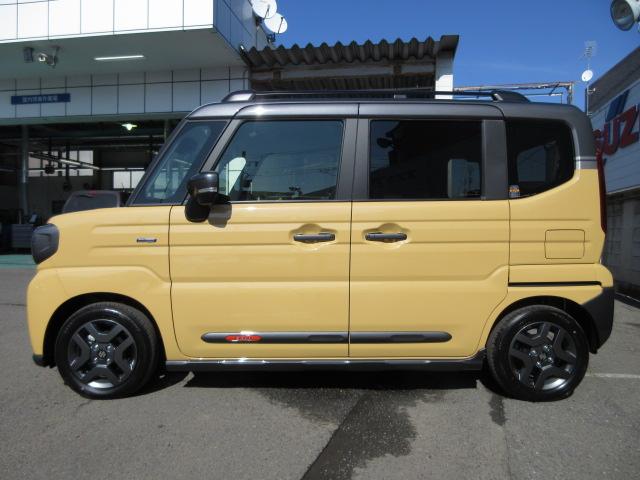 スペーシア ギア　ＨＹＢＲＩＤ　ＸＺターボ　全方位カメラ付ナビ装着車　オートライト　Ｂｌｕｅｔｏｏｔｈ　スライドドア　純正ナビ　プッシュスタート　シートヒーター　オートエアコン　スズキセーフティーサポート　衝突被害軽減システム　アイドリングストップ　横滑り防止機能（5枚目）