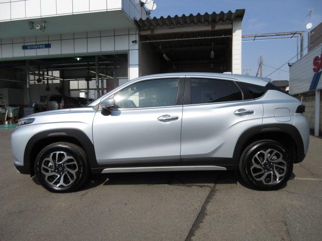 フロンクス ２ＷＤ　全方位カメラ付ナビ装着車　ＤＳＢＳＩＩ　１型　オートライト　Ｂｌｕｅｔｏｏｔｈ　純正ナビ　プッシュスタート　シートヒーター　オートエアコン　スズキセーフティーサポート　衝突被害軽減システム　アイドリングストップ　横滑り防止機能　衝突安全ボディ（5枚目）