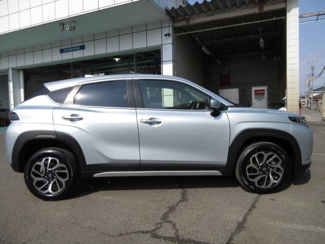 フロンクス ２ＷＤ　全方位カメラ付ナビ装着車　ＤＳＢＳＩＩ　１型　オートライト　Ｂｌｕｅｔｏｏｔｈ　純正ナビ　プッシュスタート　シートヒーター　オートエアコン　スズキセーフティーサポート　衝突被害軽減システム　アイドリングストップ　横滑り防止機能　衝突安全ボディ（9枚目）