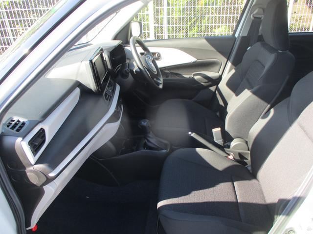 スイフト ＸＧ　デュアルセンサーブレーキサポート２　オートライト　プッシュスタート　シートヒーター　オートエアコン　スズキセーフティーサポート　衝突被害軽減システム　アイドリングストップ　衝突安全ボディ　盗難防止システム（12枚目）