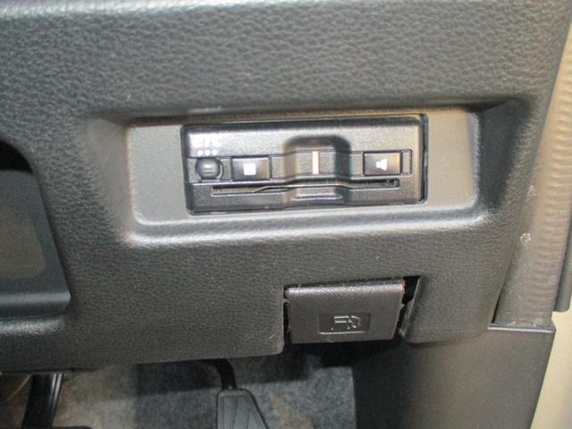 スペーシアカスタム カスタム HYBRID XS ナビゲーション付 バックカメラ オートライト スライドドア プッシュスタート 純正ナビ シートヒーター オートエアコン スズキセーフティーサポート 衝突被害軽減システム アイドリングストップ 衝突安全ボディ(32枚目)